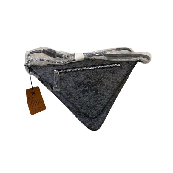 MCM Himmel Triangle Pouch in Lauretos grey - Picture 1 of 8